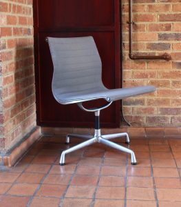 Vitra Eames 105 light grey