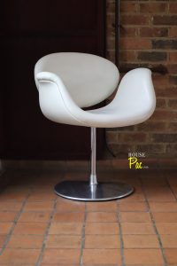 House of Pac - White leather Artifort little tulips by Pierre Paulin