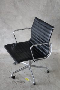 House of Pac - Herman Miller Eames EA335 aluminium chair